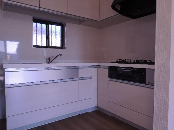 Living. Detached interior introspection Pictures - living user-friendly L-shaped kitchen.