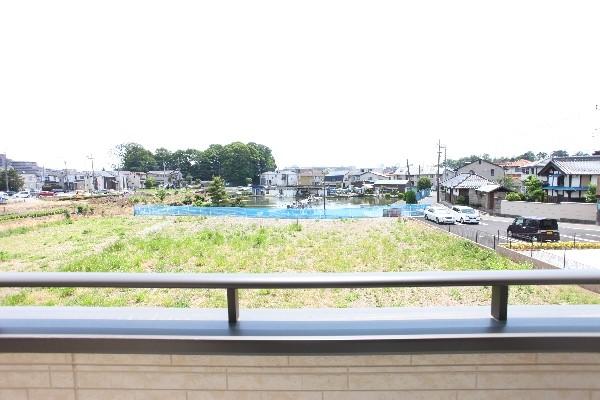Local appearance photo. Is the view from the second floor balcony. It spreads quiet streets. 