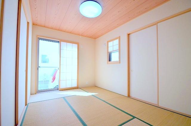 Non-living room. First floor Japanese-style room 6 quires! Since built two years is a very beautiful ^^