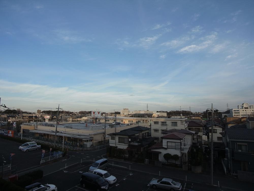 View photos from the dwelling unit. View from the site (December 2013) Shooting