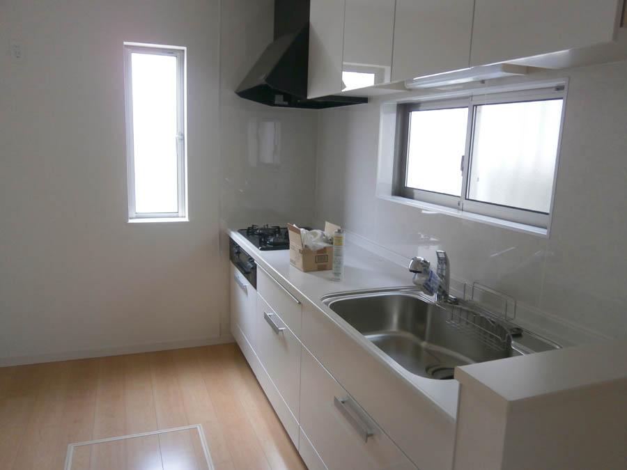 Kitchen. Was building completed. Such as the actual image from per yang, We have to wait all the time so you can see directly.