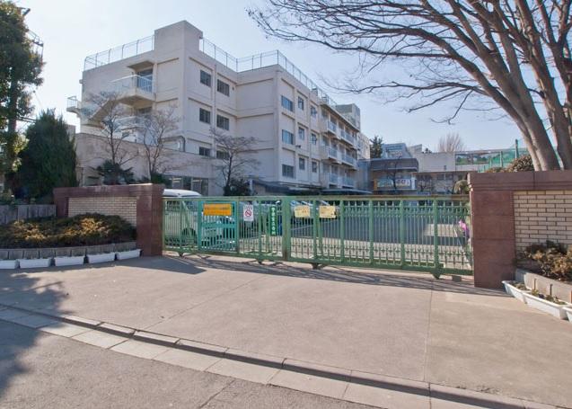 Primary school. 839m until the Saitama Municipal Daimon Elementary School