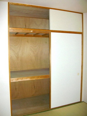 Receipt. Storage of Japanese-style room