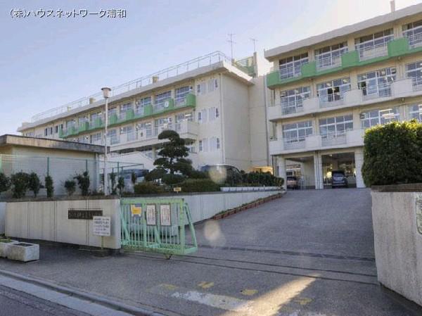 Primary school. 670m until the Saitama Municipal Shibahara elementary school