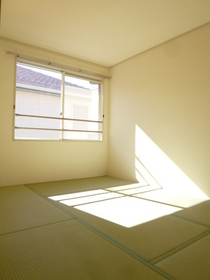 Living and room. 6 is a Pledge of Japanese-style room.