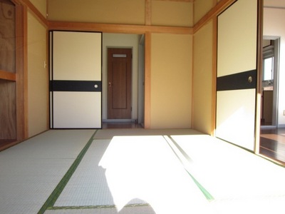 Living and room. Japanese-style room facing the balcony