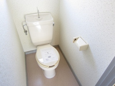 Toilet. Toilet window with ventilation is ◎