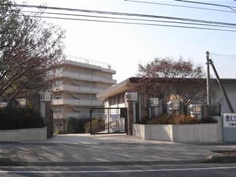 Junior high school. 541m to Saitama City three-chamber junior high school