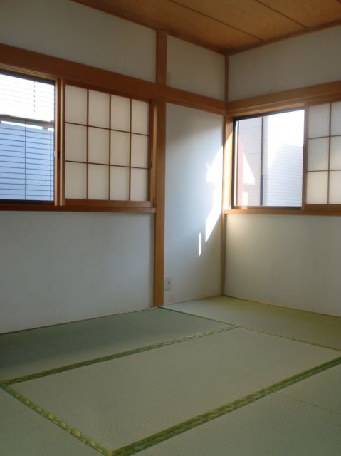 Living and room. It settles down Japanese-style room.