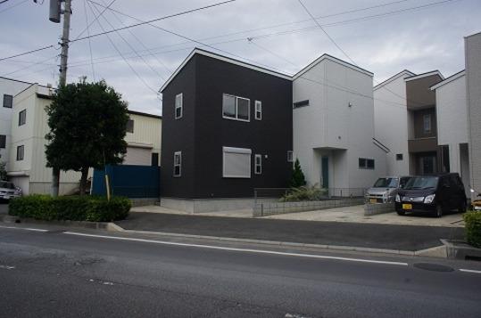 Local photos, including front road. Building appearance