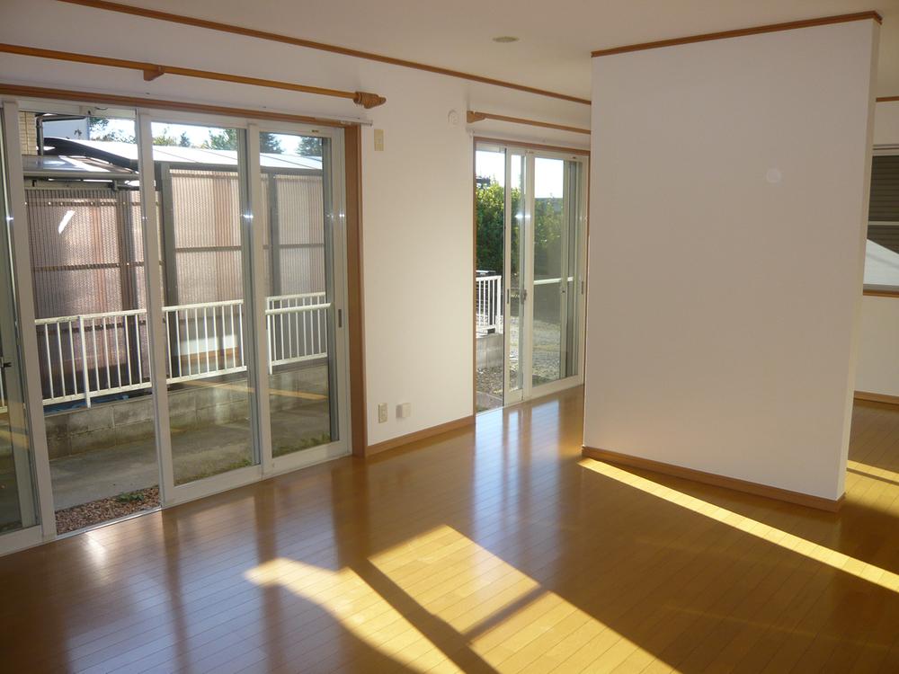 Living. ■ We are living with a spacious and airy!