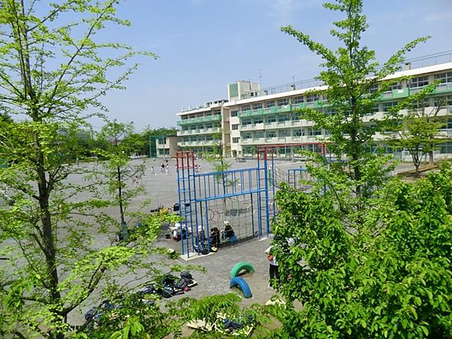 Primary school. 1200m until the Saitama Municipal Shibahara Elementary School