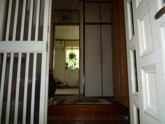 Entrance. Local (September 2013) Shooting