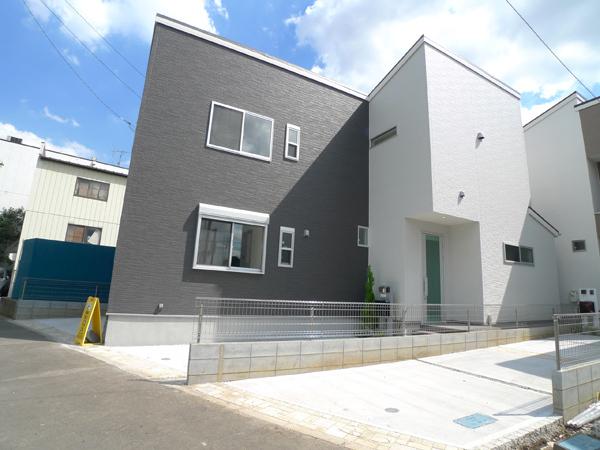 Local appearance photo. ■ Stylish design housing ■ It housed a large number ■ Wide balcony