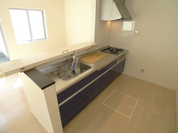 Kitchen. Wife rejoice (^. ^) Popularity of face-to-face kitchen With a convenient under-floor storage!