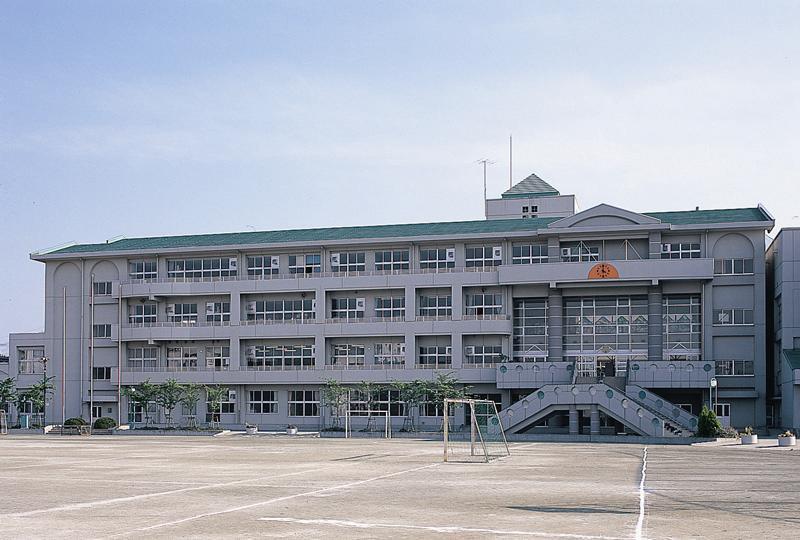 Primary school. 486m to Saitama City toward elementary school