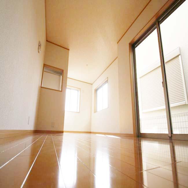 Model house photo. LDK the light of the sun spread ・ Place for family gatherings