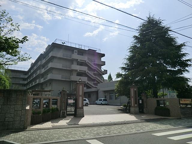 Junior high school. 1300m to Saitama City Tachihara Mountain Junior High School