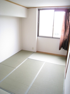 Living and room. 6 Pledge of Japanese-style room with a closet of 1 minute between the