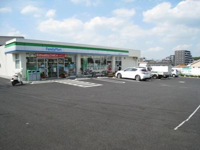 Convenience store. 272m to Family Mart (convenience store)
