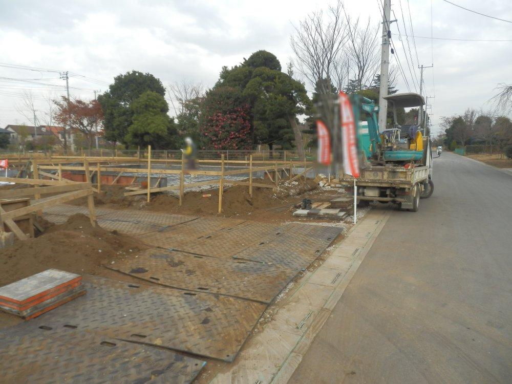 Local photos, including front road. Local (12 May 2013) Shooting