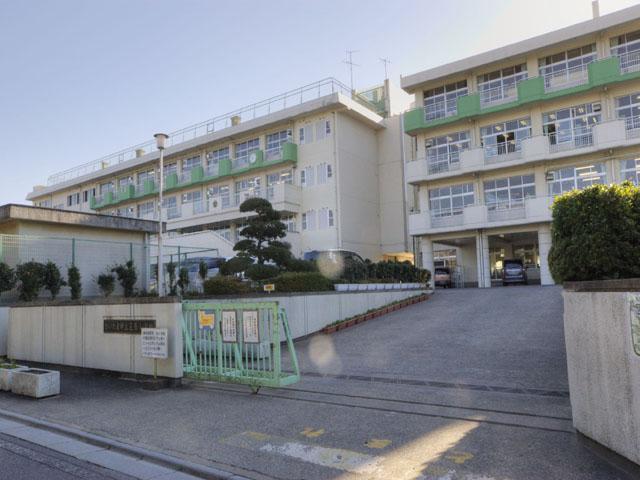 Primary school. Saitama Municipal Shibahara Elementary School Distance 670m