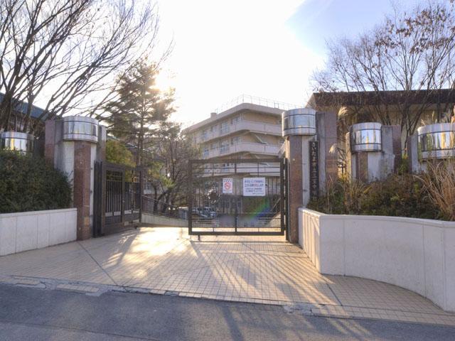 Junior high school. Saitama City three-chamber junior high school Distance 370m