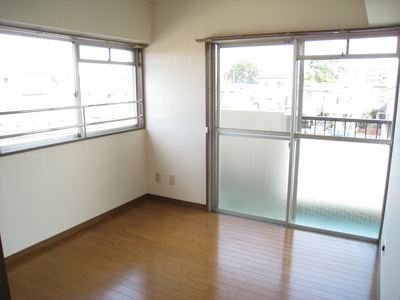 Living and room. Bright Western-style in the corner room