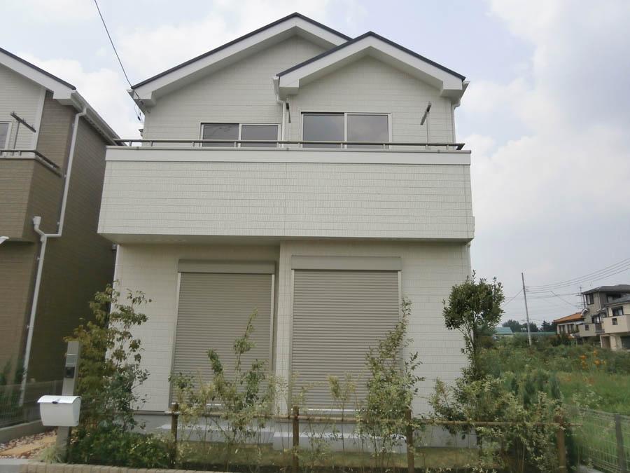 Local photos, including front road. G Building Was building completed. Such as the actual image from per yang, We have to wait all the time so you can see directly.
