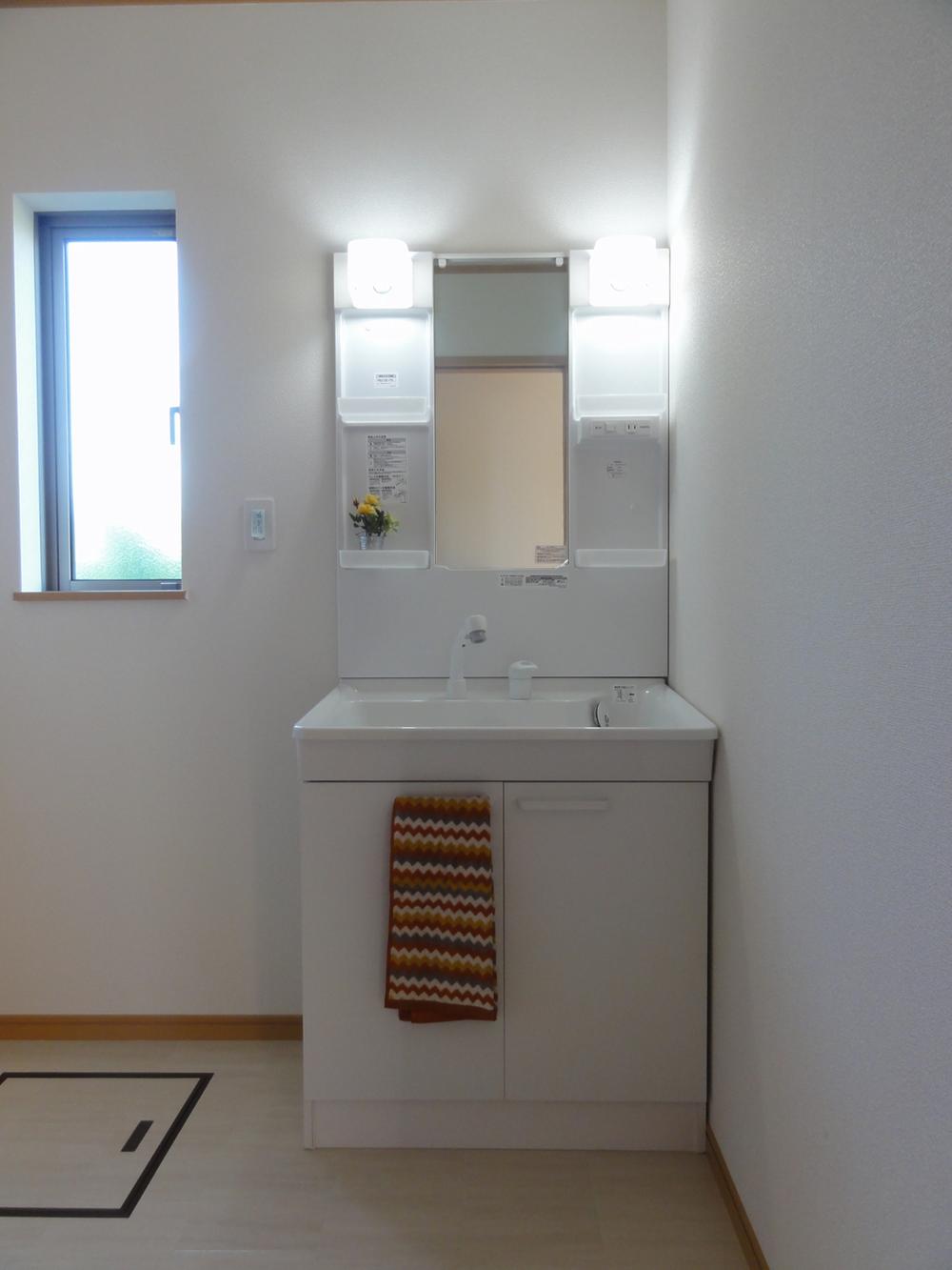 Wash basin, toilet. Example of construction   Shampoo dresser