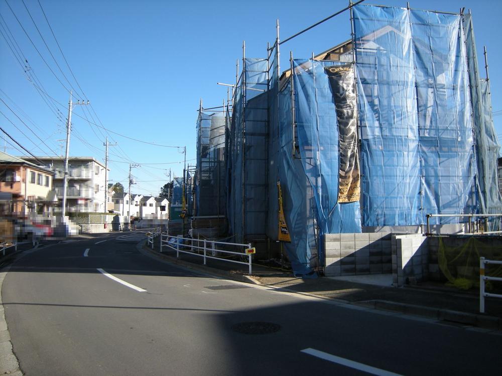 Local photos, including front road. 9M public road surface Garage Ease