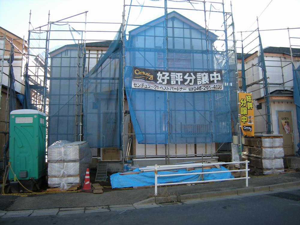 Local appearance photo. Local (12 May 2013) Shooting  B Building Site 33.74 square meters Building 27.63 square meters 4LDK Car space two Allowed Face-to-face kitchen All room 6 quires more