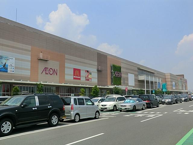 Shopping centre. GAP Aeon Mall 1680m to Urawa Misono shop