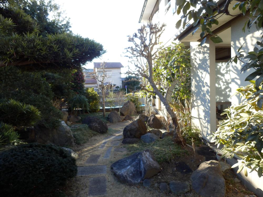 Garden. Local (January 2013) Shooting