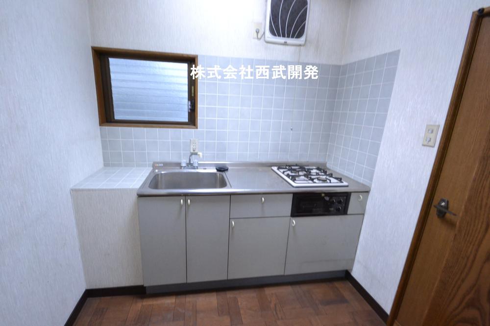 Kitchen. Indoor (10 May 2013) Shooting
