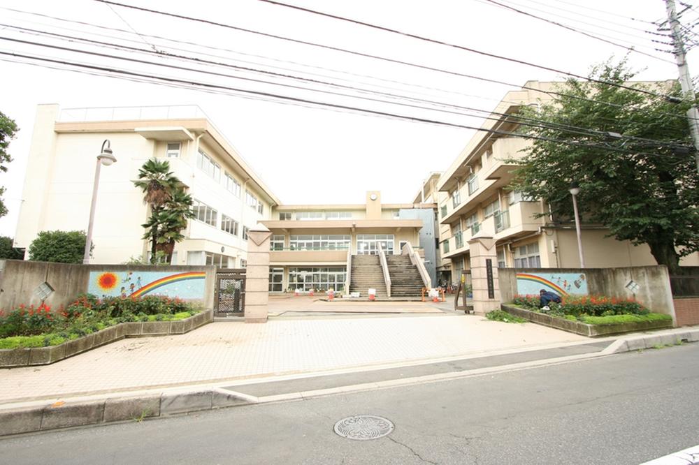 Primary school. 829m until the Saitama Municipal Daito Elementary School