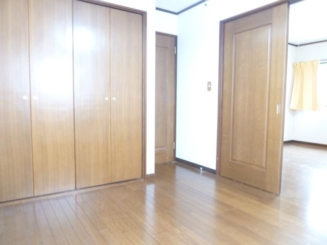 Living and room. It is a large storage with bright Western-style. 