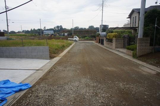 Local photos, including front road. Frontal road