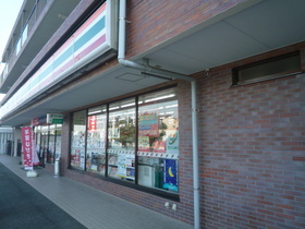 Convenience store. 620m to Seven-Eleven (convenience store)