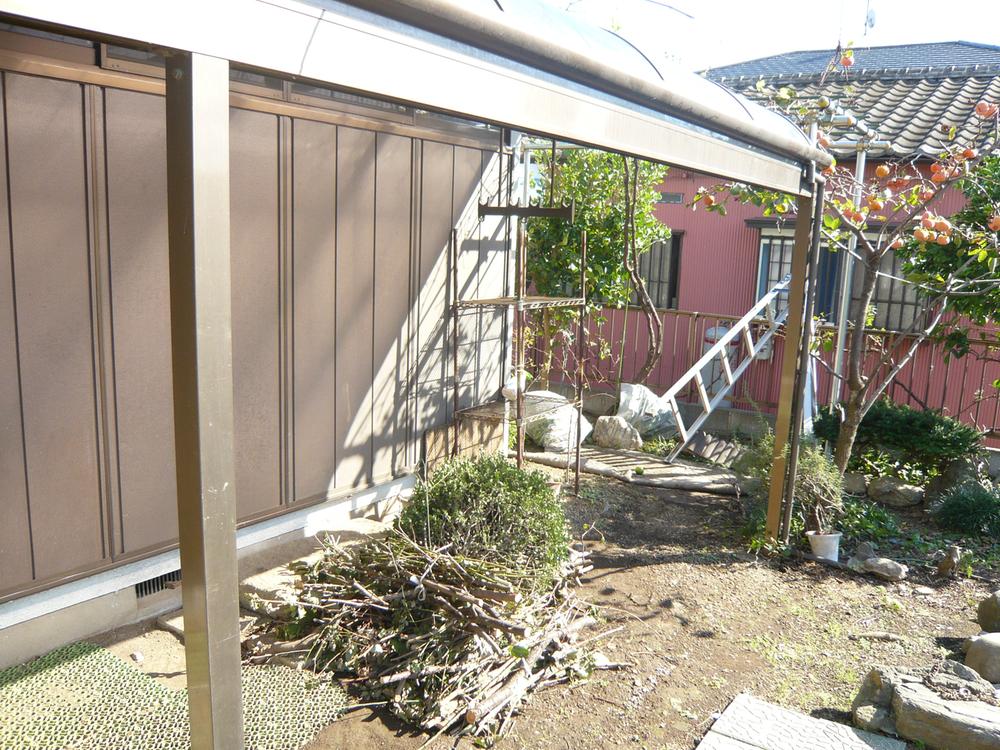 Garden. The garden is with sunroof!