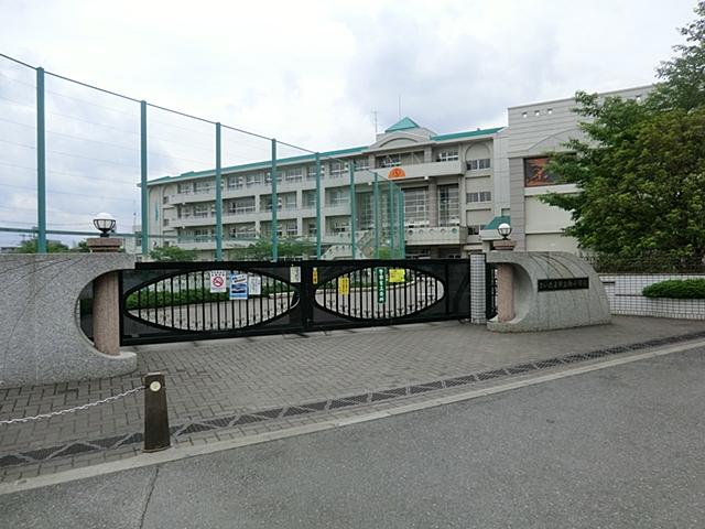 Primary school. 310m to Saitama City toward elementary school