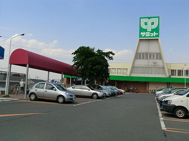Supermarket. 859m until the Summit store Daitakubo shop