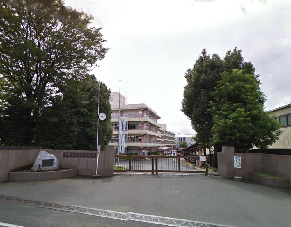 high school ・ College. Private Urawagakuin until high school 2156m
