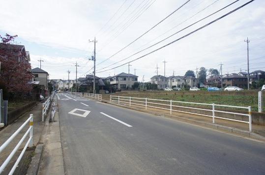 Local photos, including front road. Frontal road