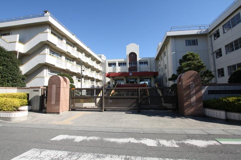 Primary school. 401m until the Saitama Municipal Omaki Elementary School
