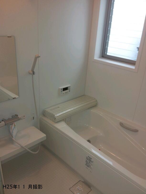 Bathroom. Indoor (11 May 2013) Shooting