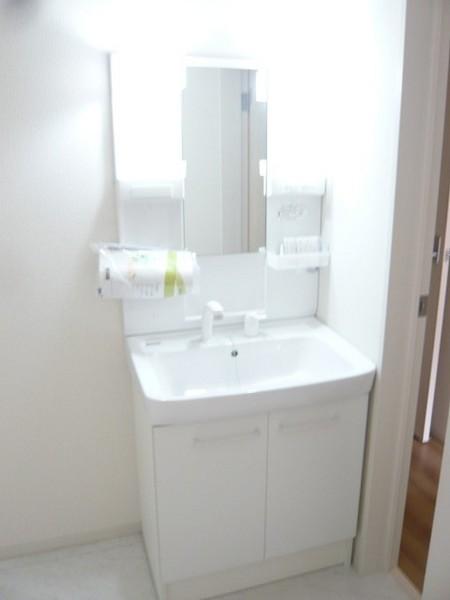 Wash basin, toilet