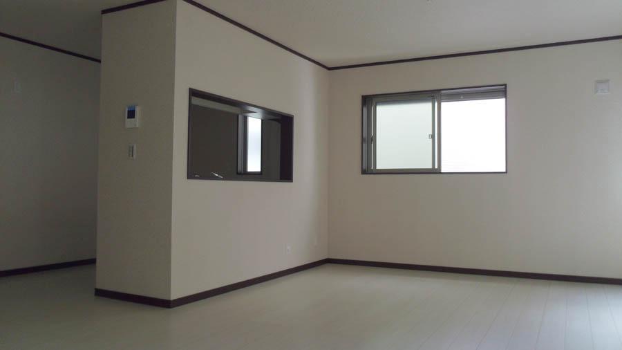 Living. Was building completed. Such as the actual image from per yang, We have to wait all the time so you can see directly.