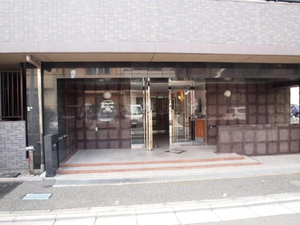 Local appearance photo. Entrance of the mysterious design.