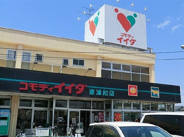 Supermarket. Commodities Iida east Urawa up to 100m
